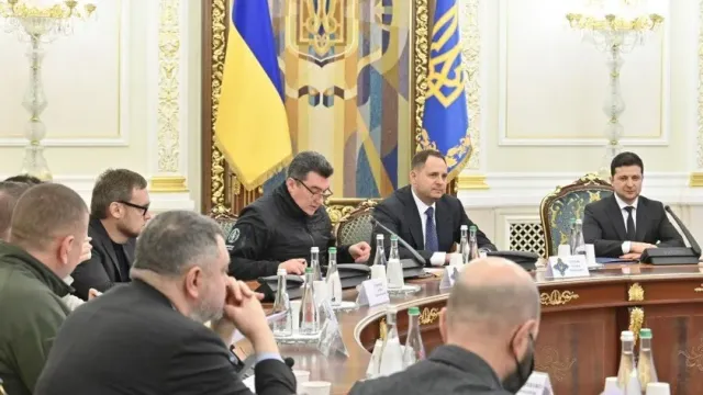 Украинские власти признали давление со стороны мирового сообщества, призывающего к миру