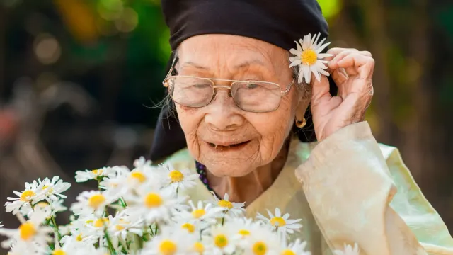 Ученые объяснили, как человеку можно дожить до 100 лет