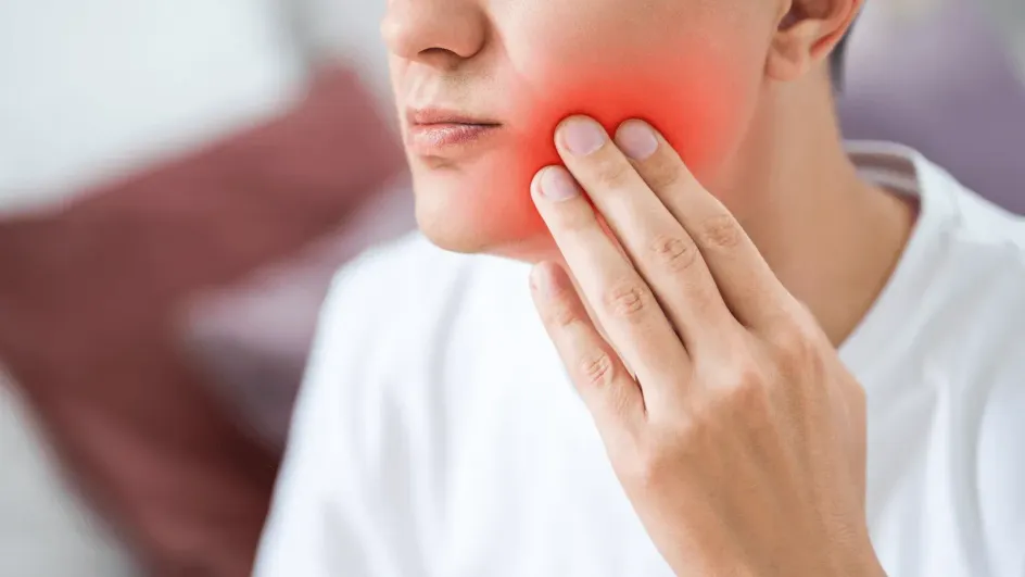 Врач объяснил, чем опасна ночная боль в зубах