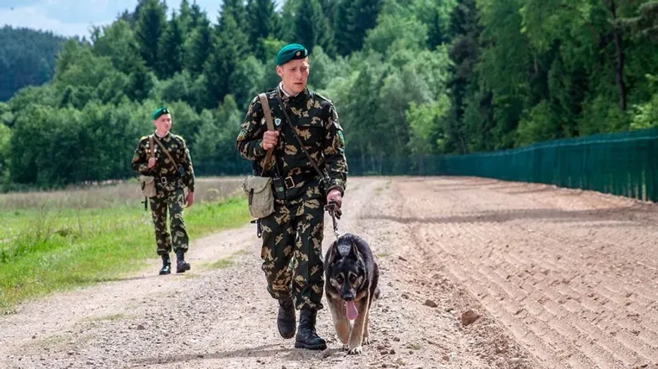 Погранслужба Польши сообщила, что местных пограничников забросали камнями со стороны Белоруссии