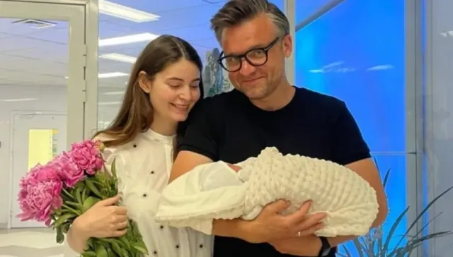 Родившая дочь Алены Яковлевой поделилась первым фото с дочерью