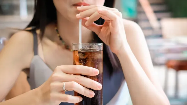 Ученые выяснили, помогает ли газировка похудеть