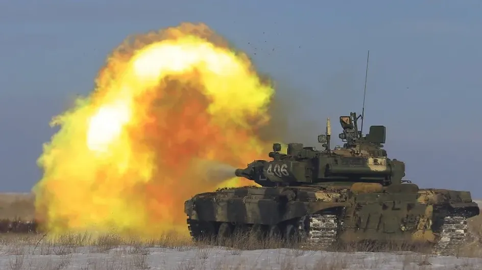 Танк Т-72Б3 российской армии выдержал прямое попадание в лоб при штурме Марьинки