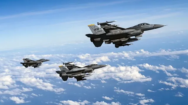 Военный эксперт заявил, что Россия уничтожит авиабазы ВСУ с самолетами F-16