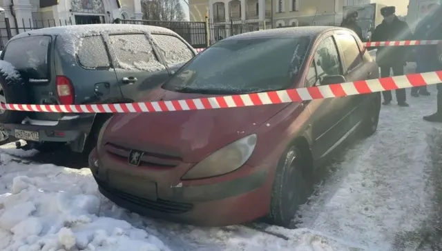 Тело 30-летней женщины с огнестрелом обнаружили в машине на востоке Москвы