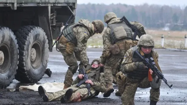 АиФ: Эвакуационная машина ВСУ бросила своих военных умирать во время неудачной атаки в ДНР