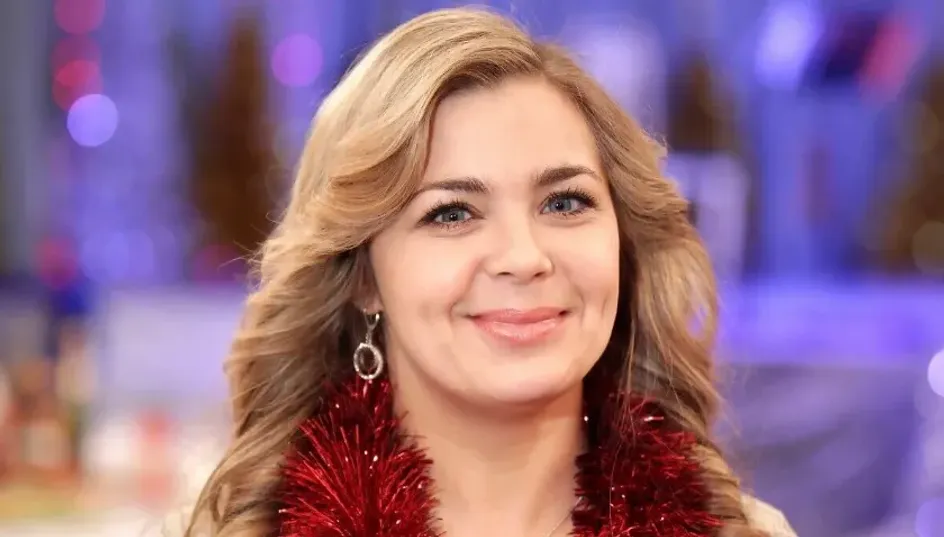 44-летняя Ирина Пегова восхитила поклонников шикарной фигурой в платье с разрезом от бедра