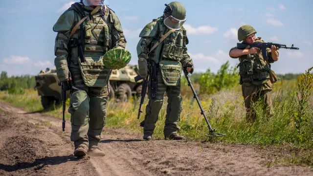 SHOT: Около трех тысяч человек эвакуируют в Белгороде из-за авиационной бомбы