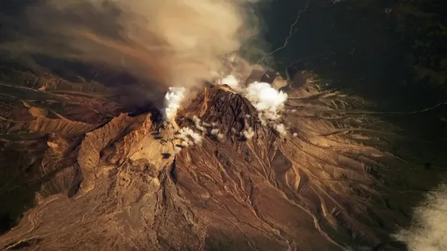 Камчатские учёные предупредили об опасностях, которые несёт извержение вулкана Шивелуч