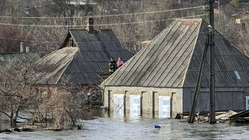 МК: В Краматорске вода прорвала дамбу и смыла склады, блиндажи и окопы подразделений ВСУ