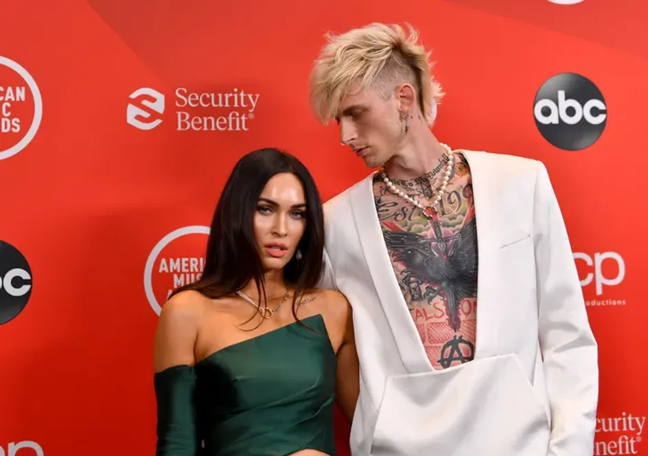 Рэпер Machine Gun Kelly сделал предложение своей возлюбленной актрисе Меган Фокс