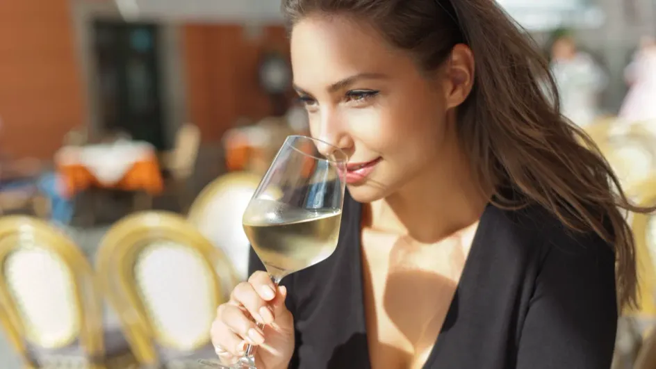 Россиянам назвали последствия употребления бокала вина в день Россиянам назвали последствия употребления бокала вина в день
