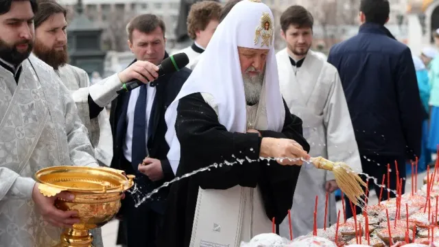Более 10 тысяч куличей, освященных патриархом Кириллом, направят бойцам в зону СВО