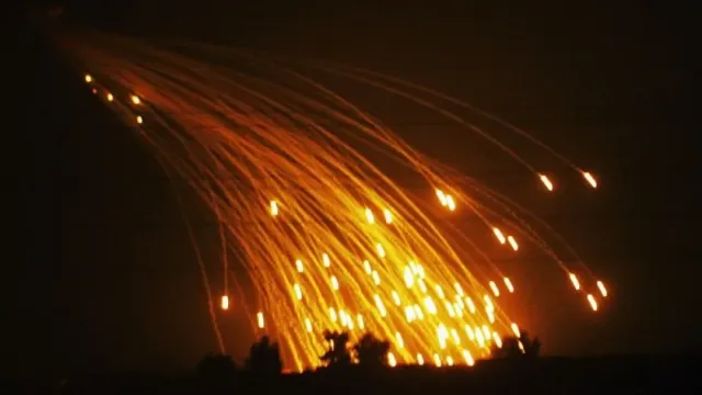 RV: Бойцы ВС РФ нанесли мощный удар зажигательными боеприпасами по позициям ВСУ в Угледаре