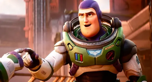 Disney восстановили однополый поцелуй в «Базз Лайтер» из-за обвинений со стороны Pixar