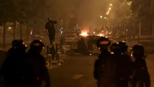 РИАН: Евросоюз сгорает в пламени французского бунта