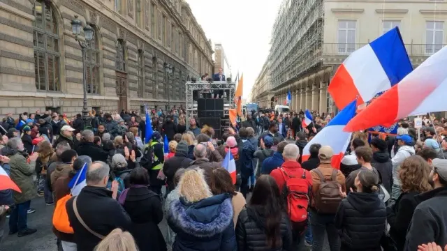 Поездки во Францию для россиян могут закончиться насилием