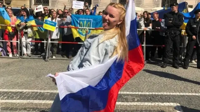 Юлия Прохорова, танцевавшая «Калинку» на фоне проукраинского митинга, вышла на свободу