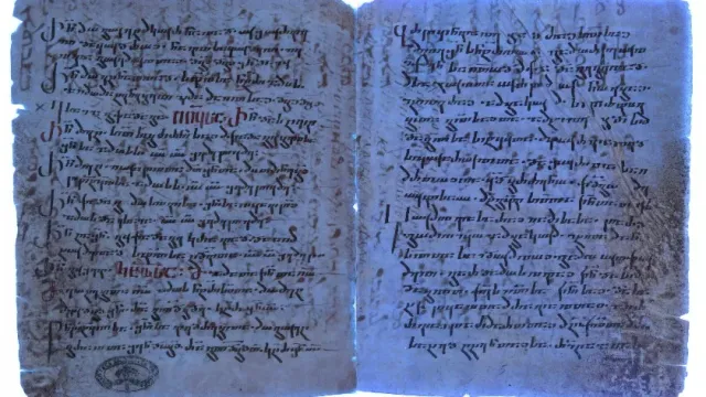 UF-лучи помогли увидеть скрытый текст 1500-летней давности под рукописями Евангелия от Матфея