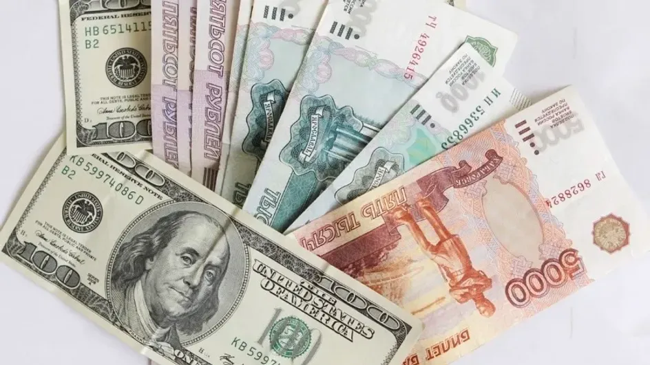 Экономисты сказали россиянам, сколько они будут жить с долларом выше 100 рублей