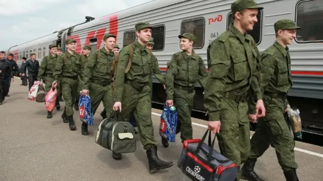 Снявшего постельное видео с голыми девицами военного на гражданке грозят отправить на СВО