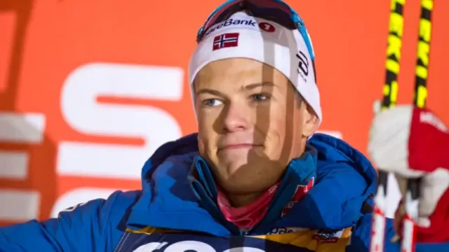 Сборная Норвегии по лыжным гонкам удивила перед ЧМ, поселив Клебо в замке с башней