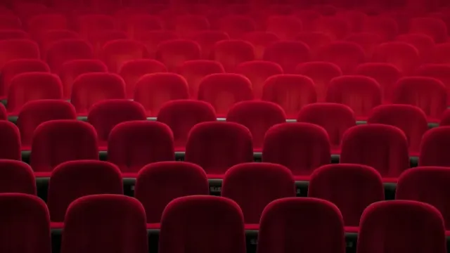 Более 90% опрошенных россиян почти не ходят в кино