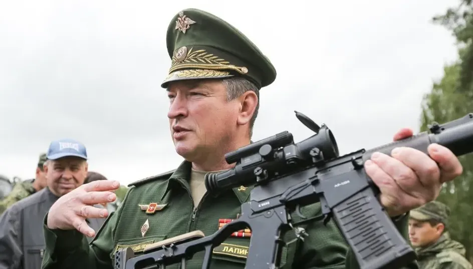 "Рядом с нами был командир и отец": Военные хотят возвращения генерала Лапина из отпуска
