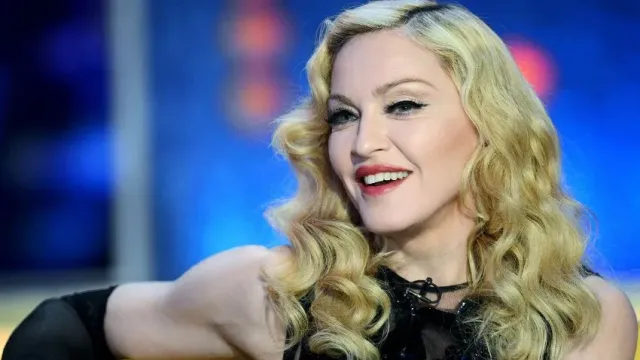 Певица Мадонна подверглась жёсткой критике за откровенный танец в TikTok