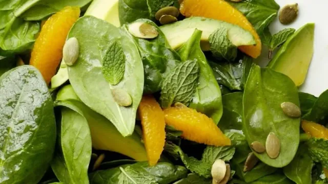 Диетолог назвал продукты, которые сохраняют витамины в морозильной камере