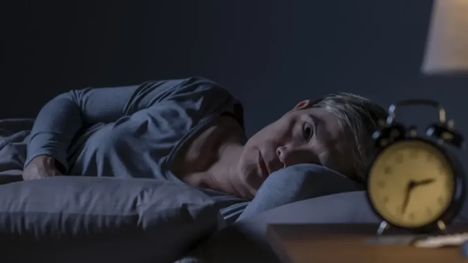 Врач рассказал, что происходит с сосудами после недели сна по 5 часов