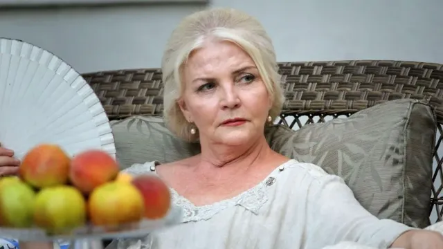 73-летняя звезда фильма "Ирония судьбы" призналась, что сделала одну пластическую операцию