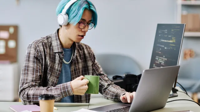 Горячая новость | Психолог объяснила, почему зумеров нужно постоянно хвалить на работе