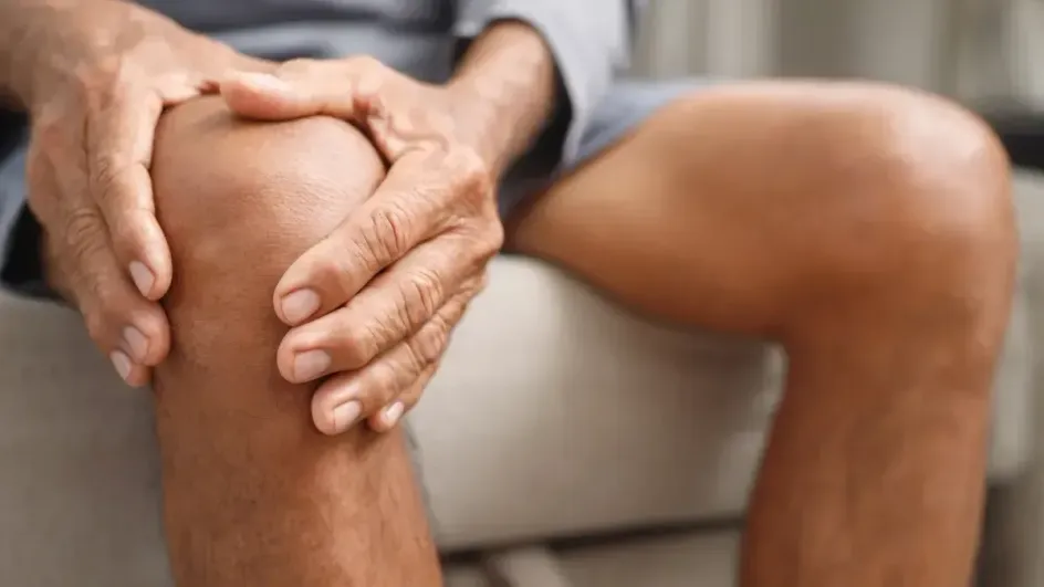 Названа причина развития ревматоидного артрита в 35 лет