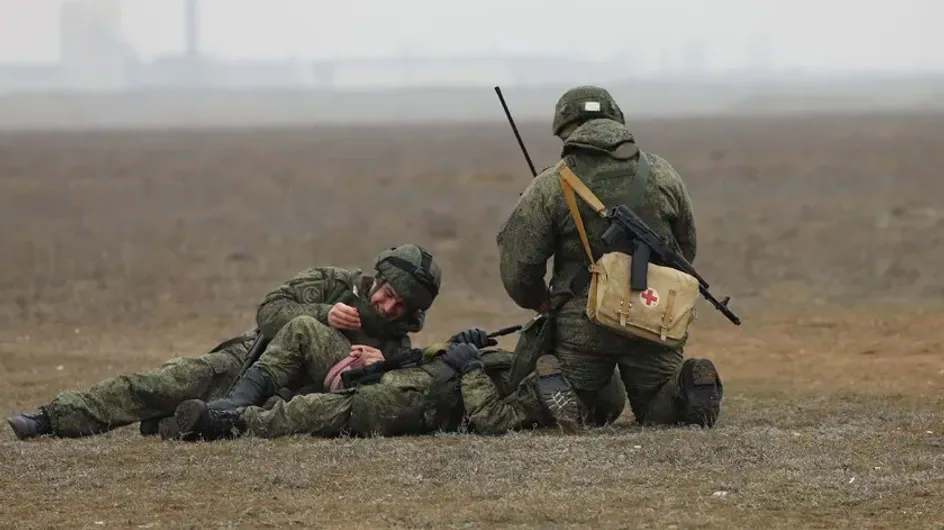 Бойцы 155-й бригады МП попали под обстрел при эвакуации раненого