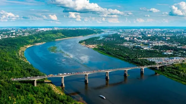 Водолазы подняли со дна Оки электросамокат, сброшенный с Мызинского моста нижегородцем