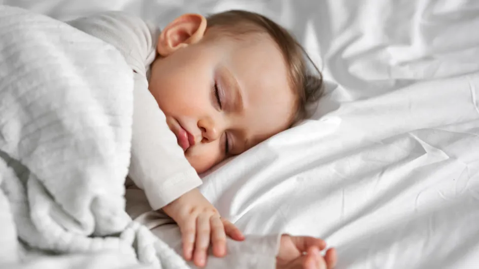 Россиянам назвали риски популярного средства для сна у детей