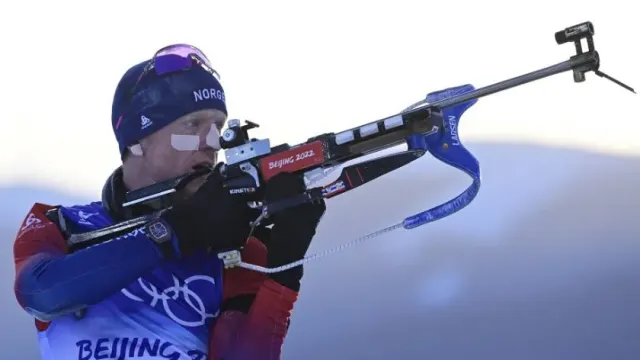Йоханнес Бе заявил, что лыжник Александр Большунов имеет шансы на успех в биатлонной гонке