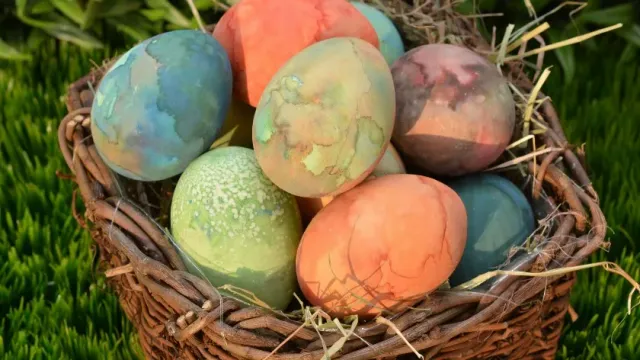 Роспотребнадзор дал советы к Пасхе, как правильно выбирать яйца и краску