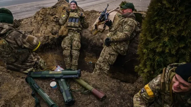 Киев бережет войска ВСУ и бросает на первую линию фронта под Кременной солдат теробороны
