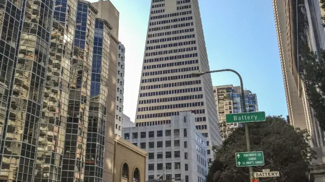 New York Post: В Сан-Франциско начал крениться огромный небоскреб