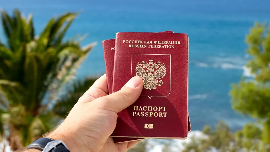 Туроператоры посоветовали россиянам проверять написание имен в загранпаспорте