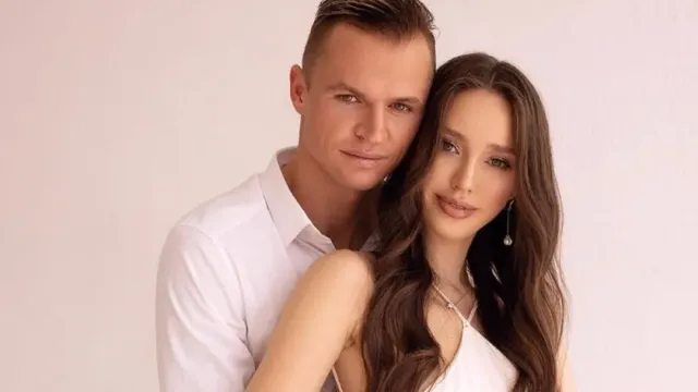 Модель Анастасия Костенко прокомментировала слухи об изменах своего мужа Дмитрия Тарасова