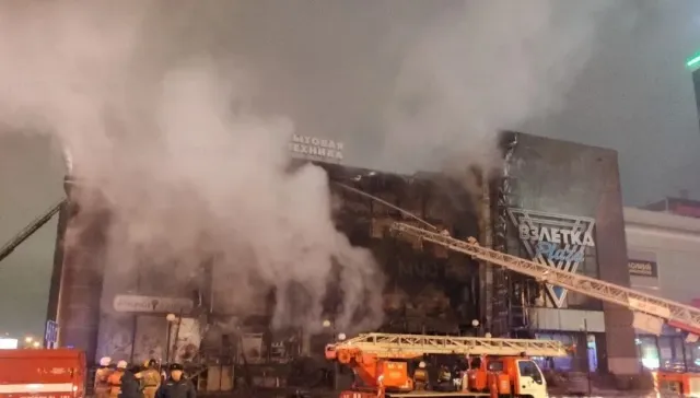 В Красноярске произошёл крупный пожар в ТЦ «Взлетка плаза»