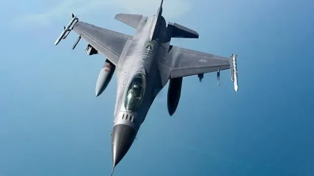 Коц: «экзамен» у пилотов F-16 ВСУ примут российские истребители Су-30СМ и Су-35С