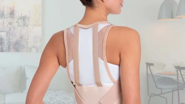 Стало известно, как корсет влияет на состояние спины