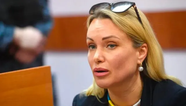 Экс-редактор Первого канала Овсянникова сбежала из-под домашнего ареста с 11-летней дочерью