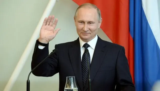 Видео: Путин и главы новых субъектов РФ скандируют "Россия"