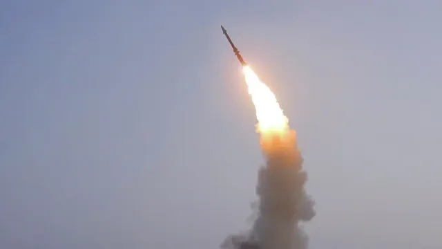 РБК: Йеменские военные показали видео запуска ракет в сторону Израиля