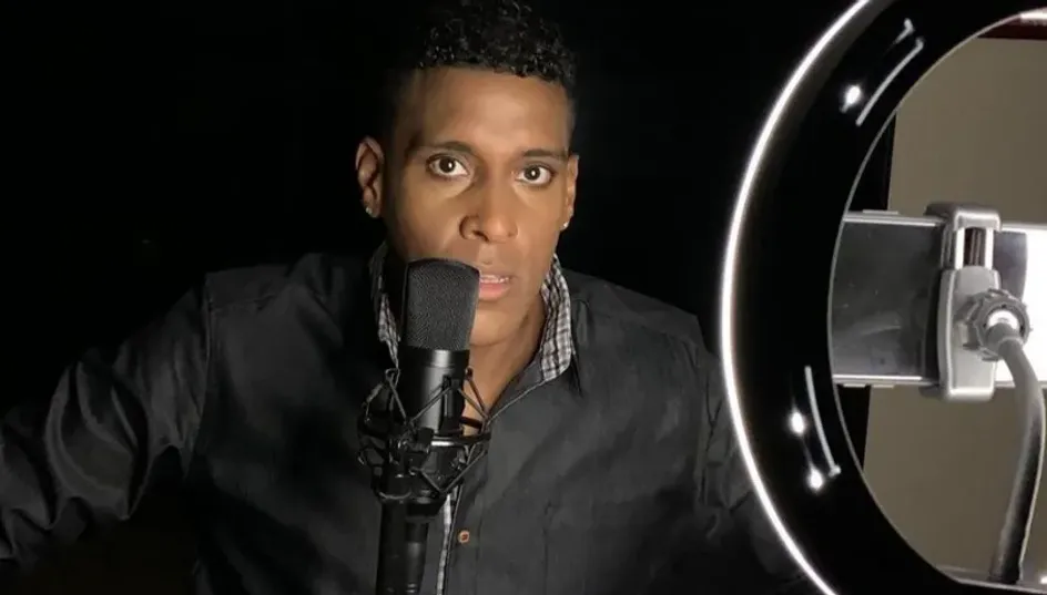 Гаитянский певец Микабен умер на сцене во время выступления в Париже